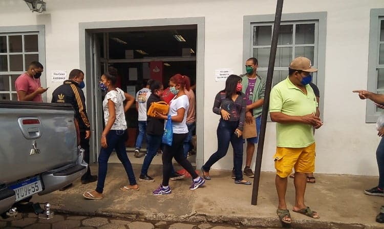 É possível encontrar aglomerações de pessoas em vários pontos da cidade - Foto: Luiz loureiro/Agência Primaz