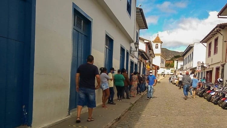 Cidadão encontra dificuldades para respeitar o isolamento social - Foto: Luiz Loureiro/Agência Primaz