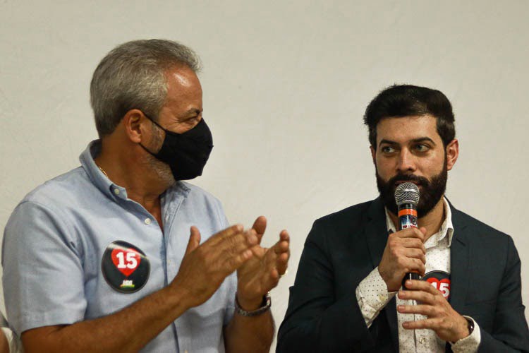 A noiva mais cobiçada da cidade: depois de intensas negociações, Celso levou, junto de Cristiano, o apoio de PV, Avante e parte do PT. Foto: Lui Pereira/Agência Primaz