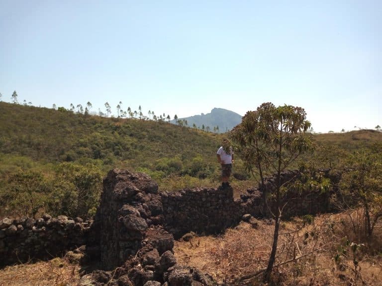 Ruínas da Fazenda dos Pitangui, em Antônio Pereira, distrito de Ouro Preto. Foto: Marcelo Sena/Agência Primaz