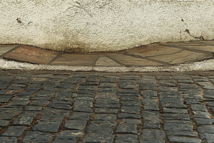 Outra vista da rampa em passagem de pedestre  na Rua Frei Durão - Foto: Lui Pereira/Agência Primaz