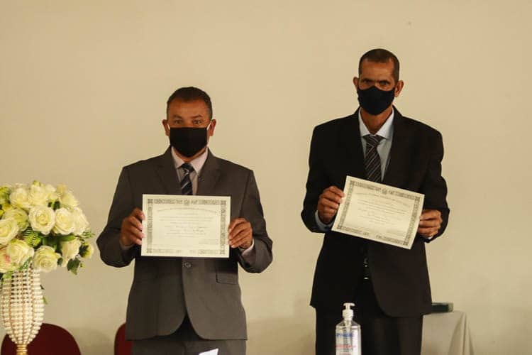 Domingos e João Cláudio foram eleitos em Diogo de Vasconcelos pela coligação "Rumo Novo com a Força do Povo", integrada pelos partidos Democratas, Patriota e Podemos. Foto: Lui Pereira/Agência Primaz