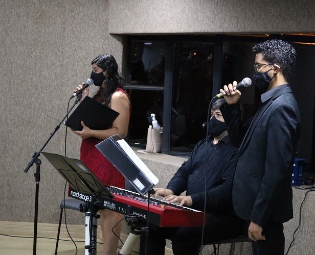 Trio do Coral Canarinhos se apresentou durante a posse – Foto: Gilson Fernandes/Agência Primaz