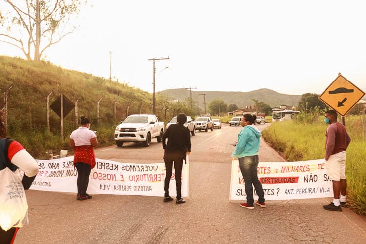 Apenas carros de passeio eram autorizados a seguir viagem - Foto: Lui Pereira/Agência Primaz