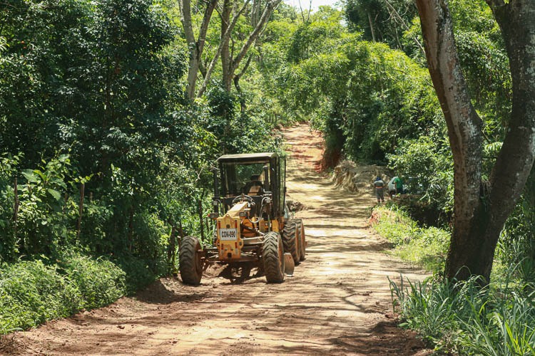 Em visita ao subdistrito, nossa reportagem flagrou algumas manutenções na estrada - Foto: Lui Pereira/Agência Primaz