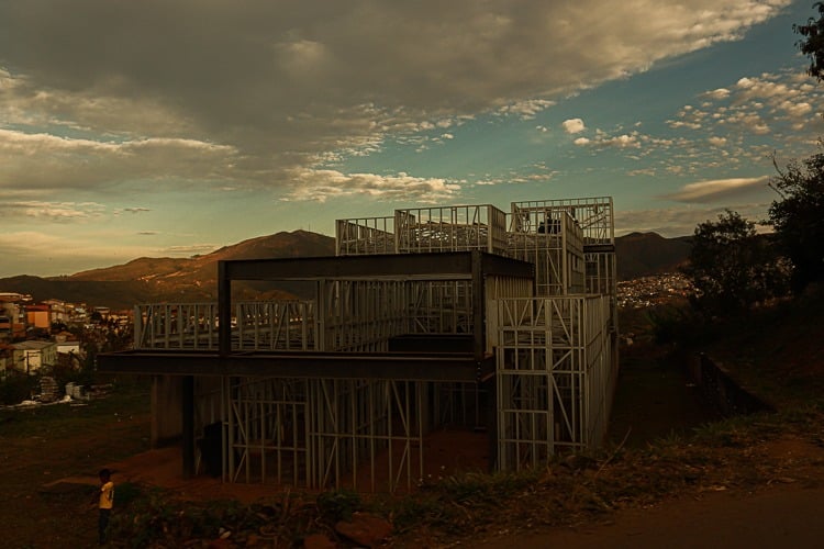 Obra da UBS Rosário foi assumida pela Prefeitura de Mariana mas ainda não tem previsão de início. Foto: Lui Pereira/Agência Primaz