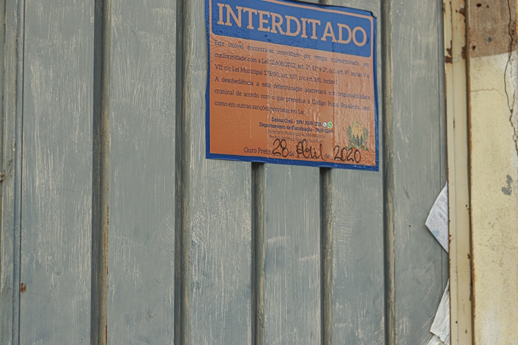 Já se completa um ano desde o início da evacuação da Rua Água Marinha - Foto: Lui Pereira/Agência Primaz