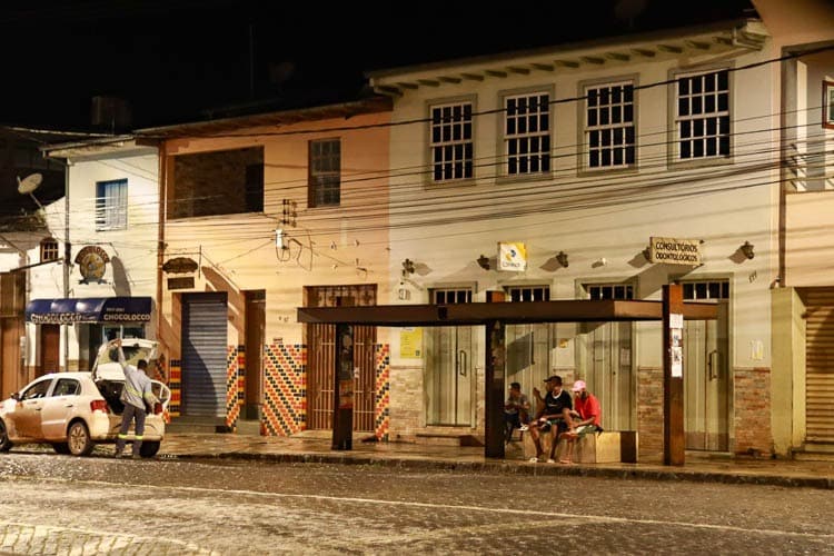 Transporte público pode funcionar para garantir o retorno de trabalhadores essenciais para casa - Foto: Lui Pereira/Agência Primaz