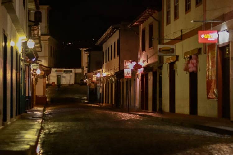 Região central da cidade estava vazia durante a noite de terça - Foto: Lui Pereira/Agência Primaz