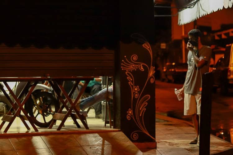 Agentes da Guarda Municipal e Fiscais da Postura precisaram orientar alguns comerciantes - Foto: Lui Pereira/Agência Primaz