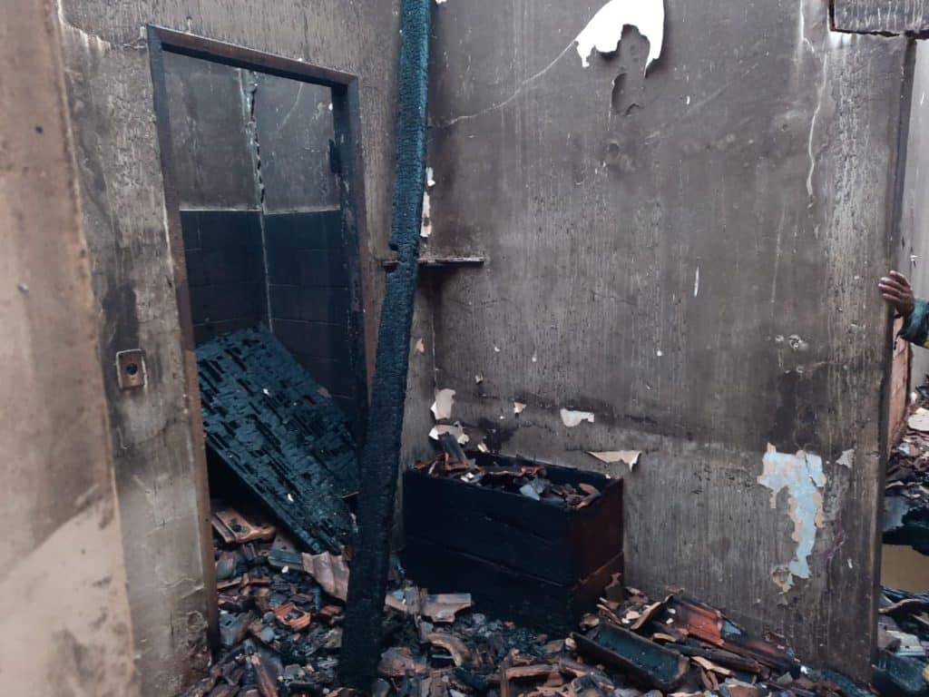 Casarão, tombado pelo Patrimônio Histórico Municipal, deverá ser reestruturado pelo estado. Imóvel pertence a Polícia Militar de Minas Gerais. Foto: Brigada Municipal do Corpo de Bombeiros de Itabirito