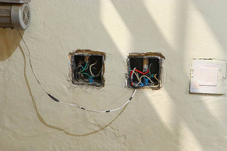 Fios expostos preocupam moradores - Foto: Lui Pereira/Agência Primaz