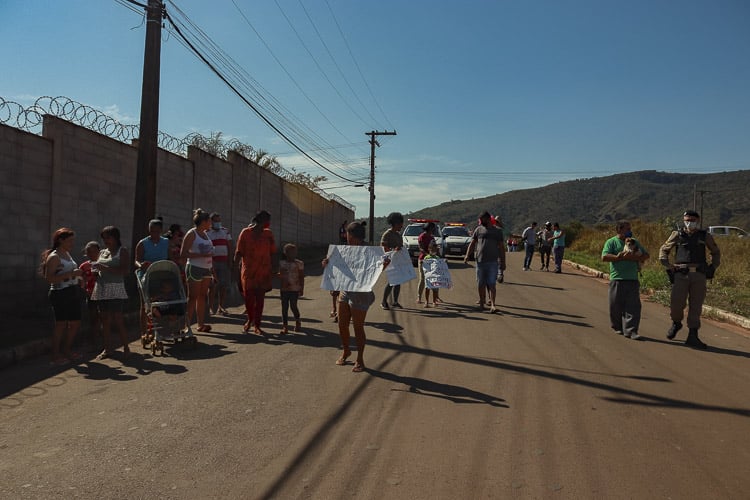 Os atingidos caminharam até a unidade do CAPS de Antônio Pereira - Foto: Lui Pereira/Agência Primaz