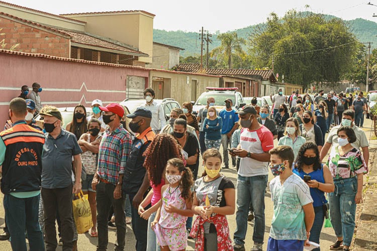 Houve uma caminha pela Vila Residencial Antônio Pereira - Foto: Lui Pereira/Agência Primaz