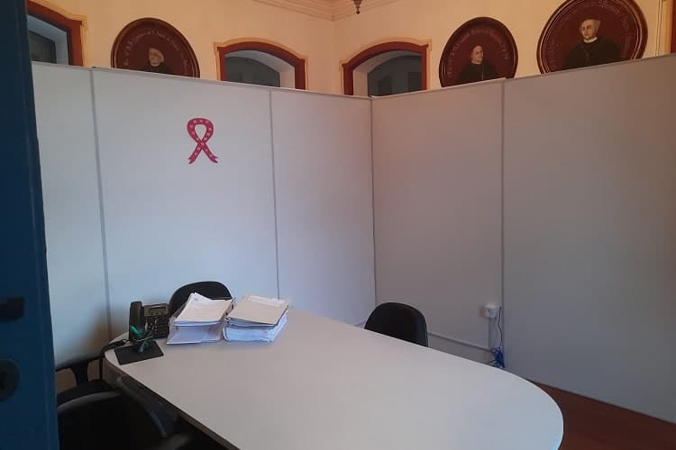 Interior do setor administrativo da Secretaria Municipal de Saúde - Foto: Luiz Loureiro/Agência Primaz