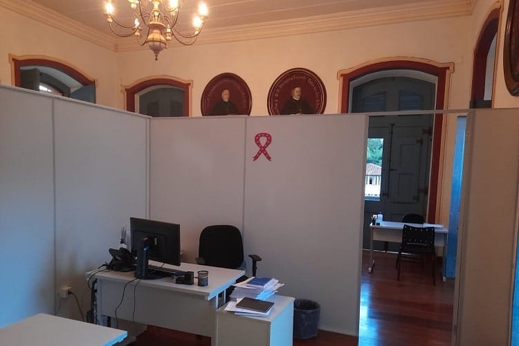 Interior do setor administrativo da Secretaria Municipal de Saúde - Foto: Luiz Loureiro/Agência Primaz