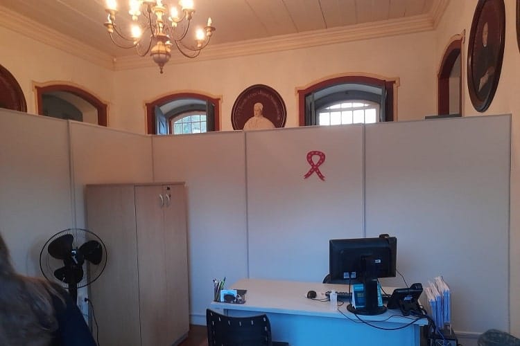 Interior do setor administrativo da Secretaria Municipal de Saúde - Foto: Luiz Loureiro/Agência Primaz