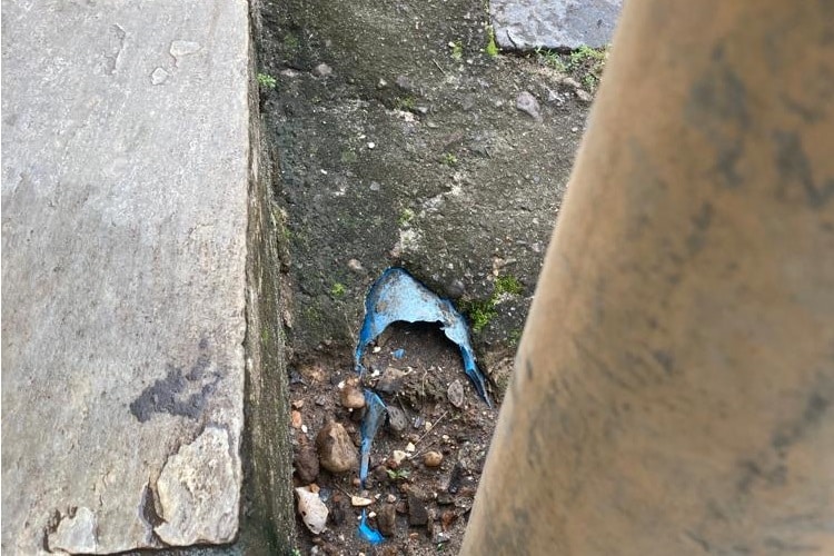 Posicionamento e entupimento dos bueiros e drenos existentes na esquina da Rua Frei Durão com a Av. Salvador Furtado – Fotos encaminhadas por Maria de Fátima Pyra Almeida