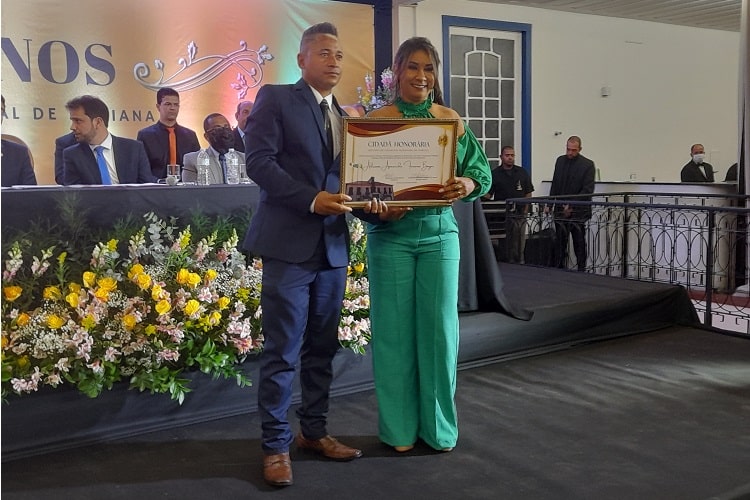 Cidadã Honorária - Adriana Aparecida Ferreira Borges