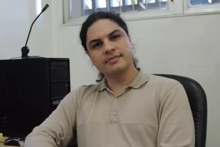 Pesquisador Marcos Simplicio, que participou do teste de segurança da urna, em sua sala no Departamento de Engenharia de Computação e Sistemas Digitais da Universidade de São Paulo (USP)