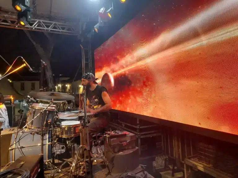 Imagem da apresentação da banda The Pink Floyd Collection, na abertura das atrações musicais do 13º Encontro de Motociclistas