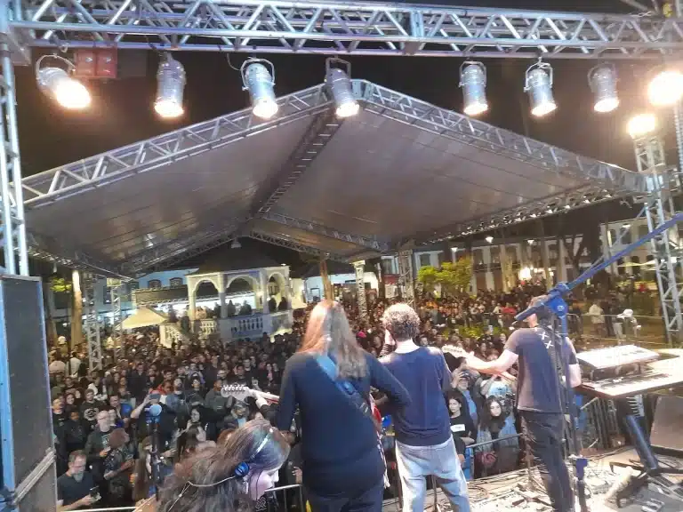 Imagem da apresentação da banda The Pink Floyd Collection, na abertura das atrações musicais do 13º Encontro de Motociclistas