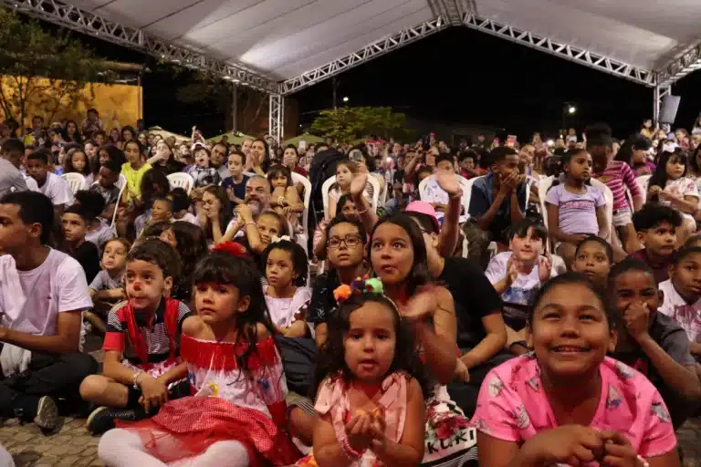 Grande público na abertura do Encontro Internacional de Palhaços