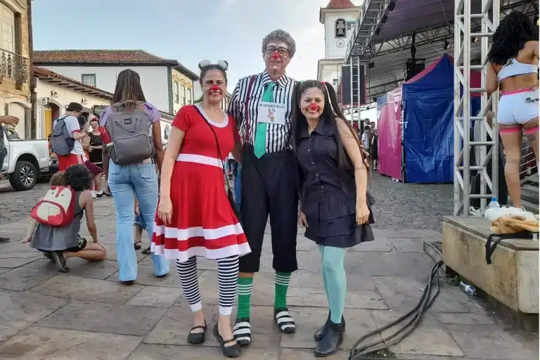 Violeta, Dr. Língua de Trapo e Pirulito, do grupo Guardiôes da Alegria, de Alfenas, Minas Gerais, também participando do Encontro de Palhaços pela primeira vez