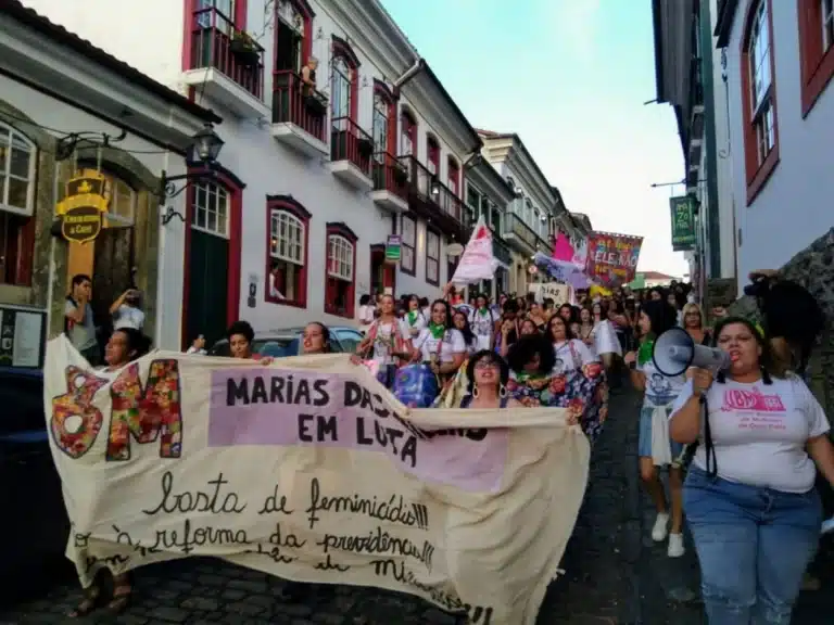 Manifestação da União Brasileira de Mulheres (UBM), em Ouro Preto, pelos direitos das mulheres e pela não violência obstétrica