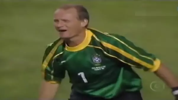 Goleiro Taffarel vibrando com a classificação do Brasil para a final da Copa da França