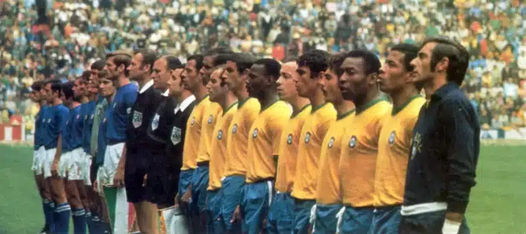 Jogadores da seleção brasileira de 1970, antes de jogo contra os italianos na final da Copa do Mundo disputada no México
