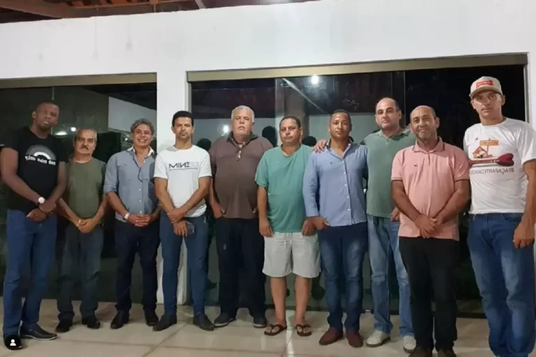 Dez, dos quinze vereadores que compõem a Câmara de Mariana, apoiaram a chapa encabeçada por Edson Agostinho