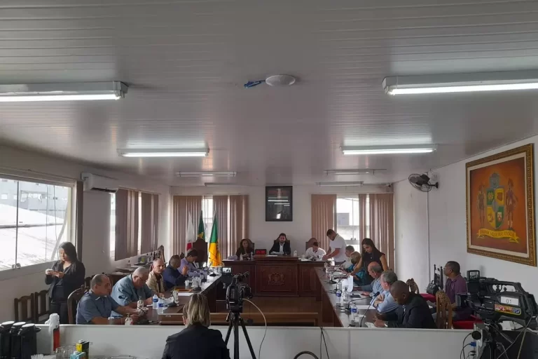 Plenário da Câmara Municipal, durante reunião ordinária que precedeu a cerimônia de possa da nova Mesa Diretora