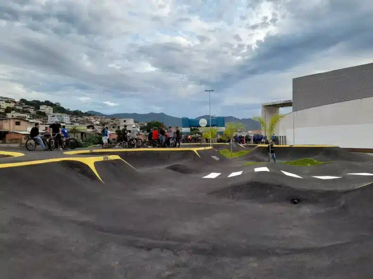 Vista parcial da pista de pump track inaugurada em Mariana, em 29 de dezembro de 2022