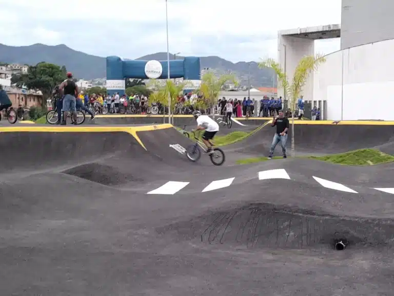 Vista parcial da pista de pump track inaugurada em Mariana, em 29 de dezembro de 2022