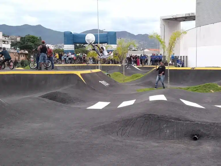 Vista parcial da pista de pump track inaugurada em Mariana, em 29 de dezembro de 2022