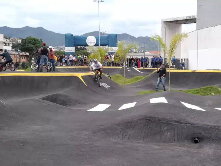 Vista parcial da pista de pump track inaugurada em Mariana, em 29 de dezembro de 2022