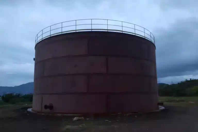 Um dos reservatórios entregues no Rosário, com pacacidade para armazenar 1 milhão de litros de água, ainda sem pintura