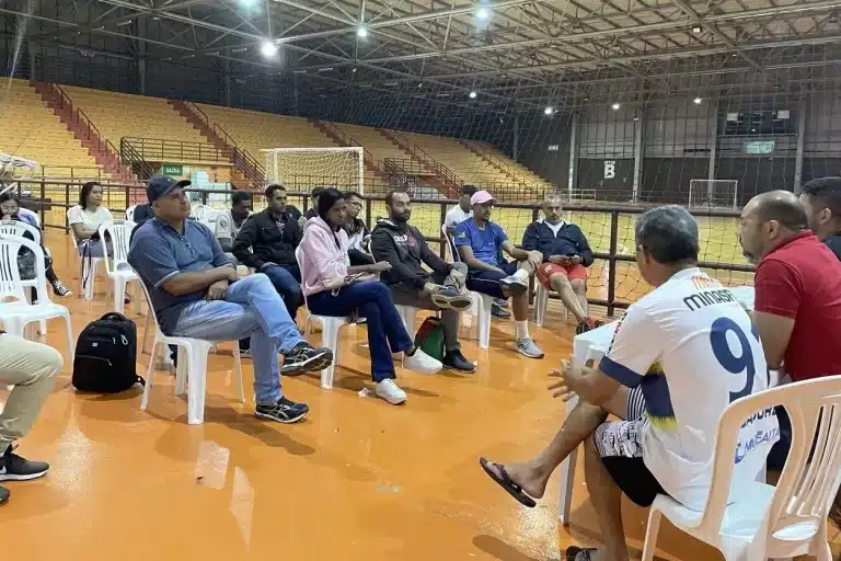 Participantes da reunião expressaram preocupação com a implantação do projeto da seleção sub-15 devido à interinidade da Administração Municipal