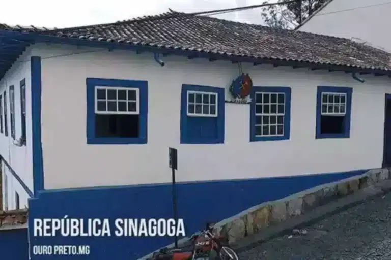 Fachada da república Sinagoga, em Ouro Preto, onde teriam sido aplicados trotes violentos em aluno.