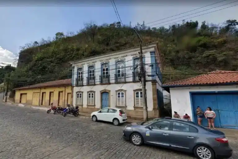 Casarão Baeta Neves e edificação vizinha, anteriormente eixstentes na área do Morro da Forca
