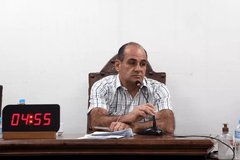 Fernando Samapio (PSB) é o novo Presidente da Câmara Municipal de Mariana, em substituição a Edson Agostinho (Cidadania), que ocupa interinamente a Chefia da Administração do Município.