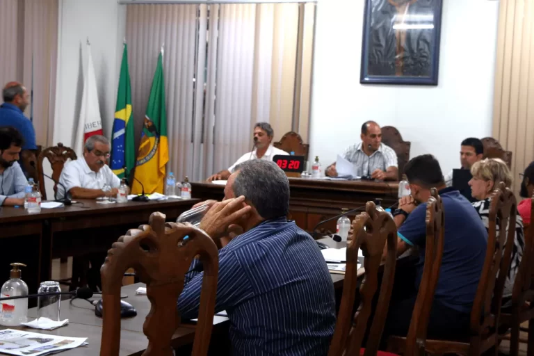 Plenário da Câmara Municipal de Mariana recebeu bom número de vereadores presencialmente
