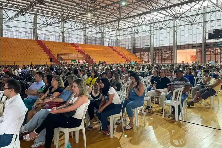 Evento de abertura do ano letivo foi realizado na Arena Mariana, com presença de profissicionais da educação municipal