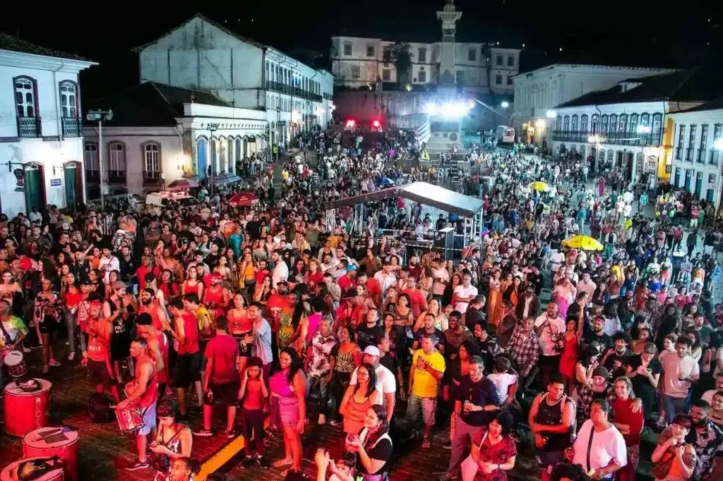Segundo a Polícia Militar, o Samba na Praça atraiu mais de 10 mil pessoas