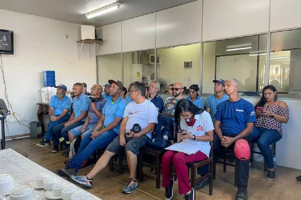 Funcionários do SAAE compareceram ao plenário da Câmara para acompanhar a discussão e votação do projeto