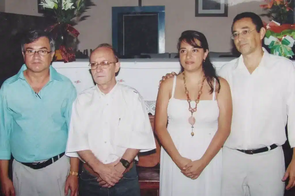 Poetas criadores da aldravia em lançamento de livro na Casa de Cultura- Academia Marianense de Letras (da esquerda para a direita, J.S. Ferreira, Gabriel Bicalho, Andreia Donadon Leal e J.B. Donadon-Leal)