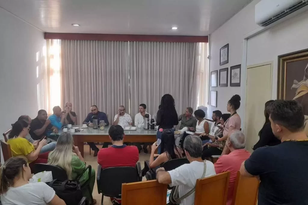 Secretários municipais e vereadores receberam os diretores de escolas no Gabinete do Prefeito de Mariana