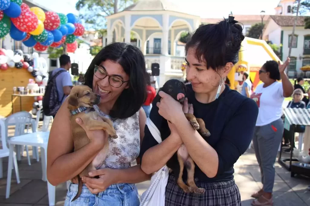 Evento reuniu pessoas de todas as idades na tarde de sábado