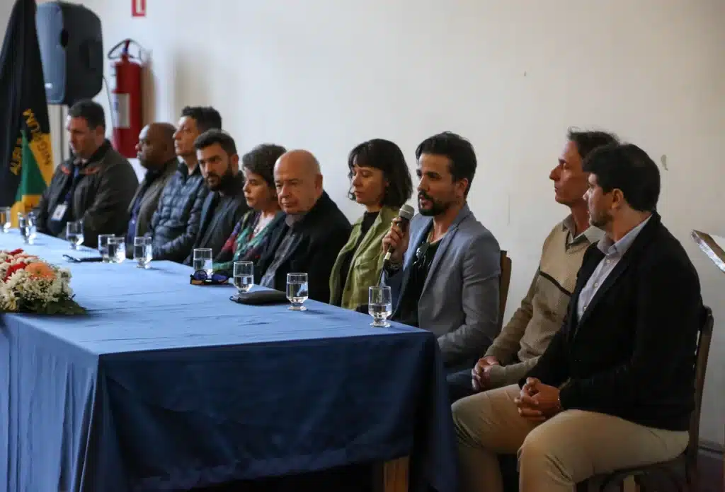 Mesa Diretora da cerimônia de lançamento de iniciativas de diversificação econômica